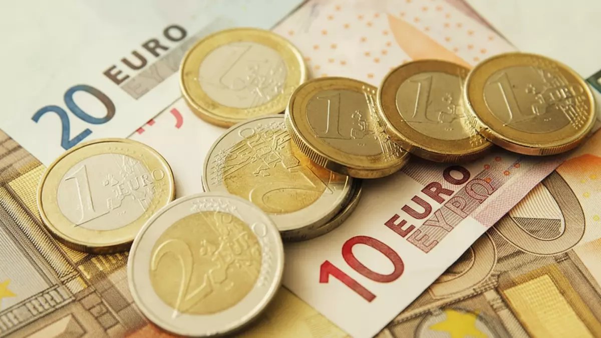 عاجل: اليورو يتجاوز حاجز الـ56 جنيه لأول مرة في 2026... البنك المركزي يتدخل والمستثمرون في حالة ترقب!