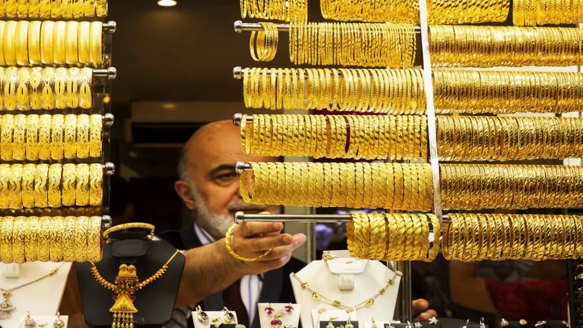 عاجل: خبير يكشف مفاجأة صادمة عن الذهب… هل يصل إلى 10 آلاف جنيه قريباً؟