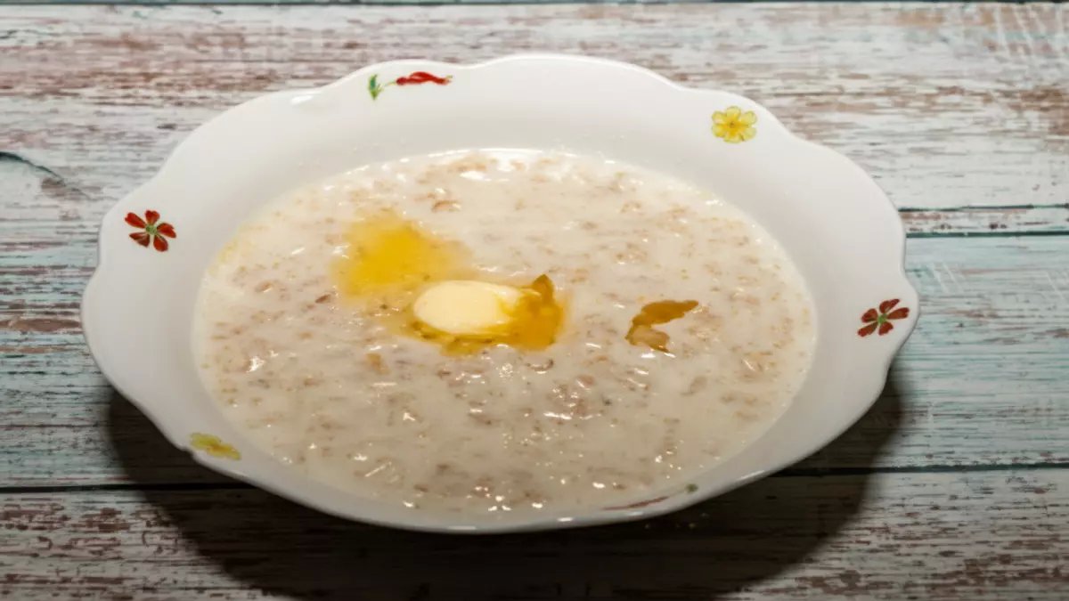 عاجل: علماء ألمان يكشفون المعجزة - يومان فقط من الشوفان يخفض الكوليسترول 10% ويحميك 6 أسابيع!