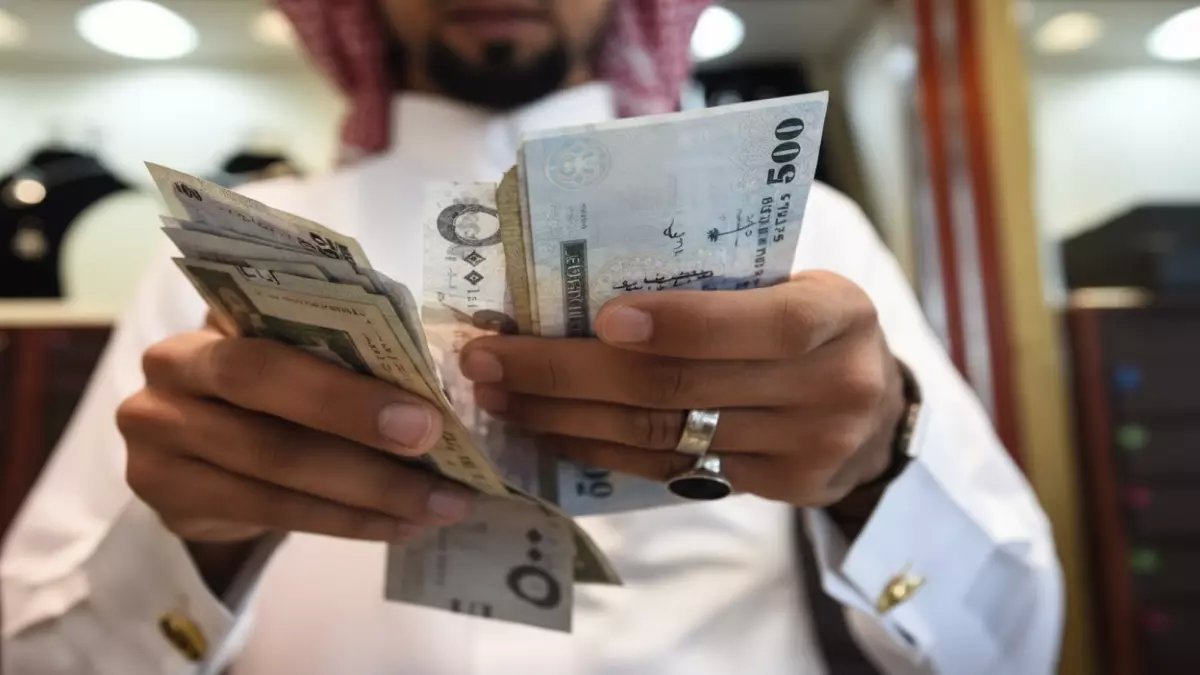 عاجل: أسعار صادمة للريال السعودي اليوم - الجنيه المصري ينهار والدينار الكويتي يحلق!