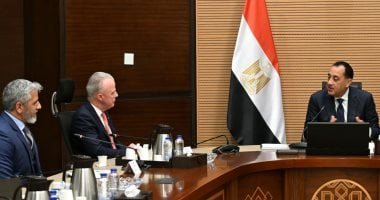 رئيس الوزراء يلتقى رئيس شركة بوينج لبحث فرص تعزيز وتطوير الشراكة القائمة