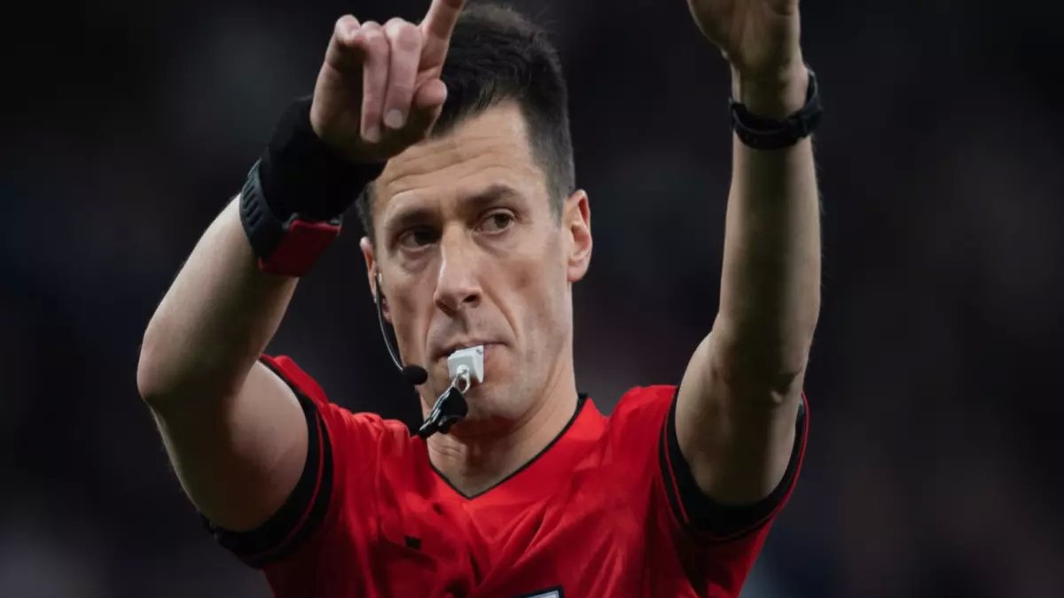 حصري: هذا الحكم سيصدم برشلونة وكوبنهاغن - إحصائيات مثيرة تكشف أسلوبه الصارم!