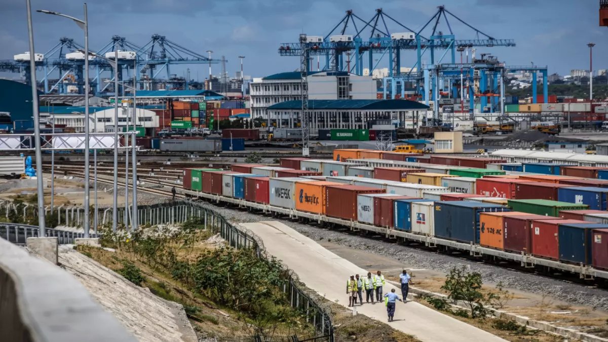 عاجل: مدبولي يكشف الخطة السرية لتحويل مصر لعملاق السيارات الكهربائية - 14.3 مليار دولار والمفاجأة الكبرى!