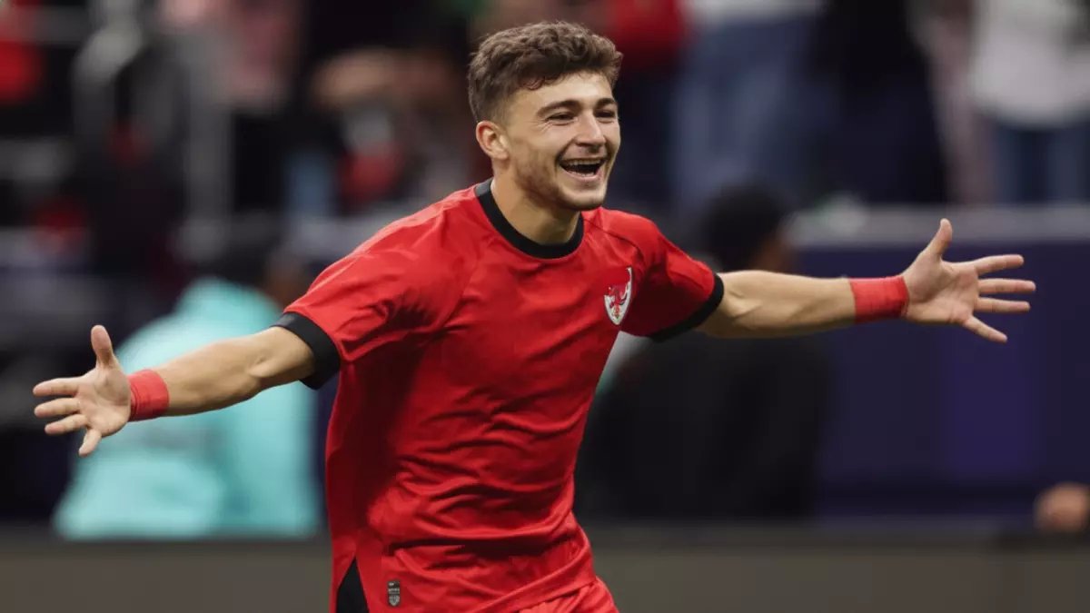 عاجل: مدرب الفاخوري السابق يكشف سر قوته الخفية... ونقطة ضعفه التي تهدد مستقبله!