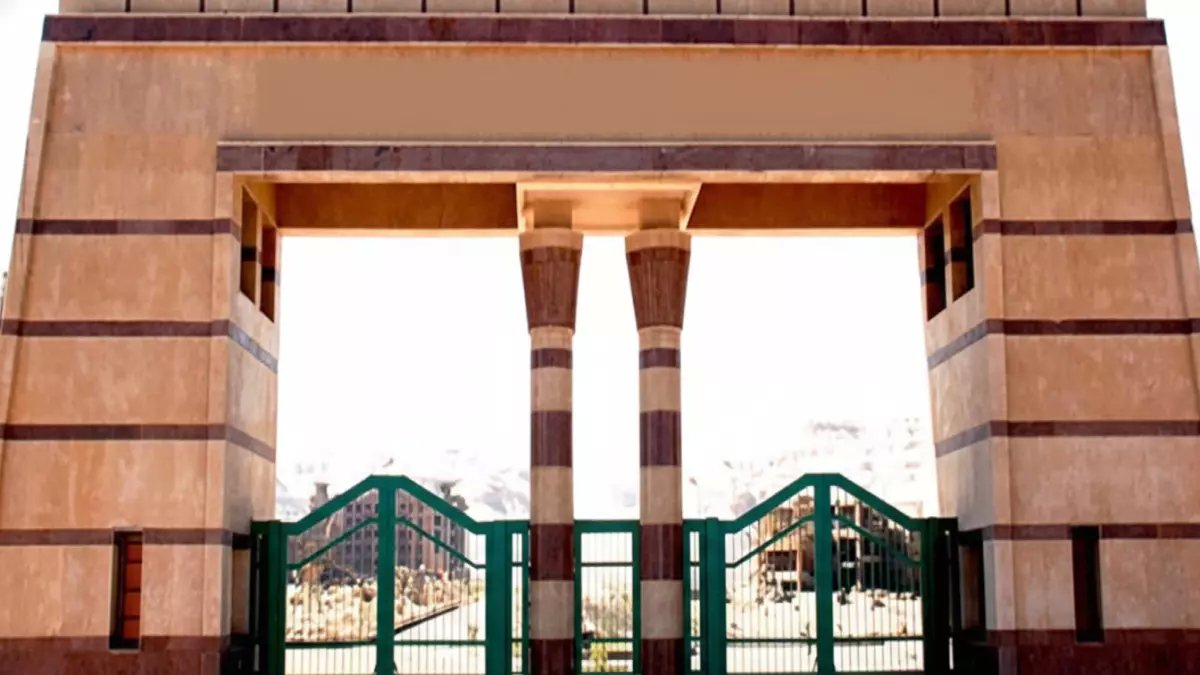 عاجل: جامعة مصرية تشتري أثاث مكتبي من داخل السجون.. توفير 60% وجودة خارقة تذهل الخبراء!