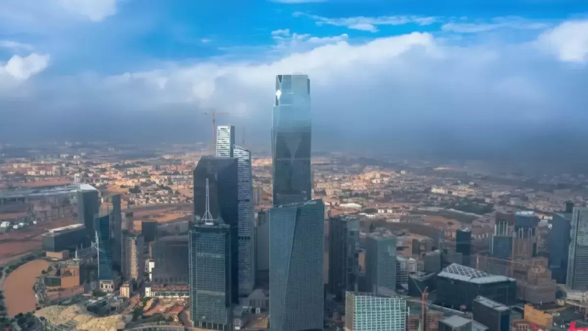 عاجل: الأرصاد تحذر من عاصفة استثنائية تجتاح 8 مناطق بالسعودية - رياح 50 كم/ساعة وأمطار رعدية!