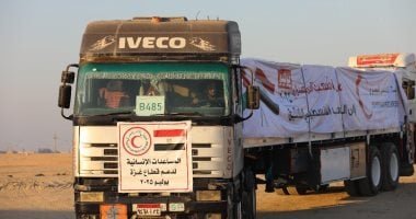 قافلة "زاد العزة" الـ 127 تدخل إلى الفلسطينيين فى قطاع غزة