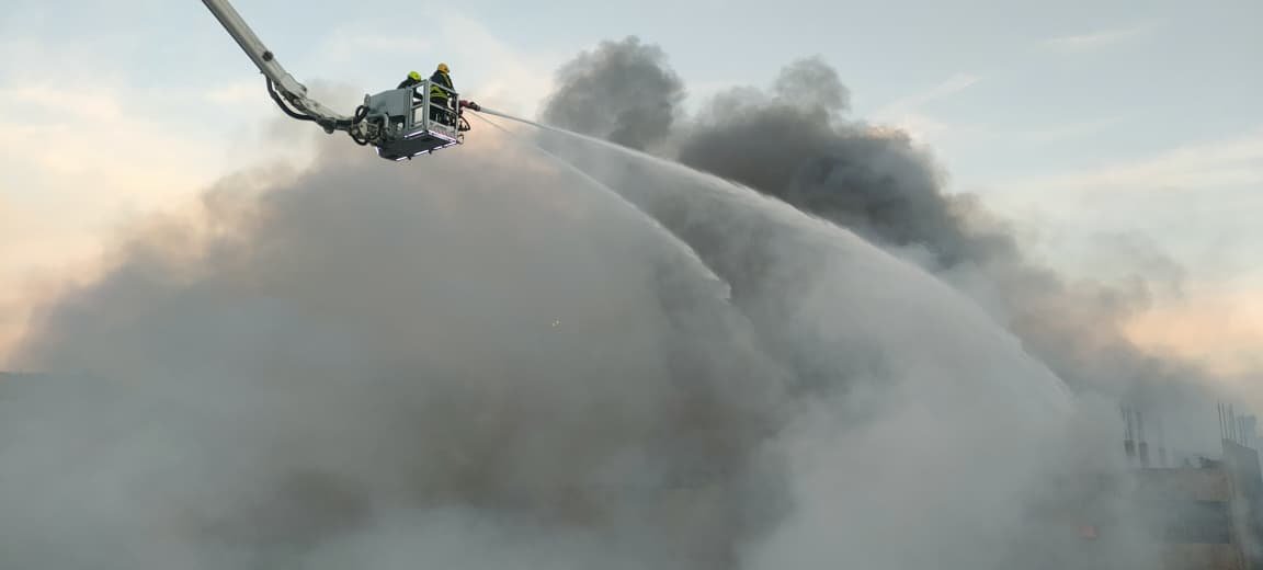 إخماد حريق منطقة الزاريب