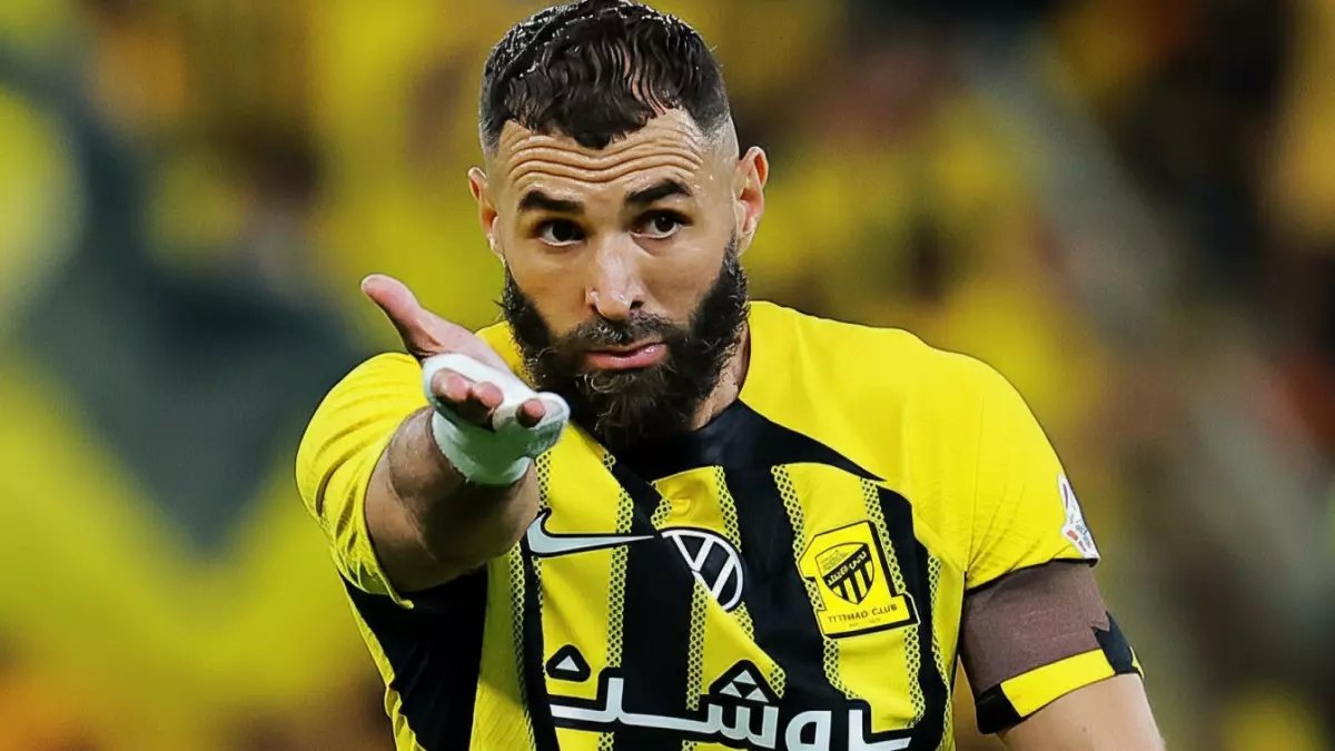 عاجل: بنزيما ينفجر في وجه إدارة الاتحاد ويرفض السفر… "العرض مهين" والنجم الفرنسي يهدد بالرحيل!