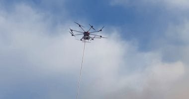 محافظ القاهرة: لأول مرة استخدام "درون" لإطفاء حريق منطقة الزرايب .. صور