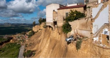 الأرض تبتلع بلدة إيطالية.. منازل معلقة وسكان صقلية يفرون من الانهيار "فيديو"
