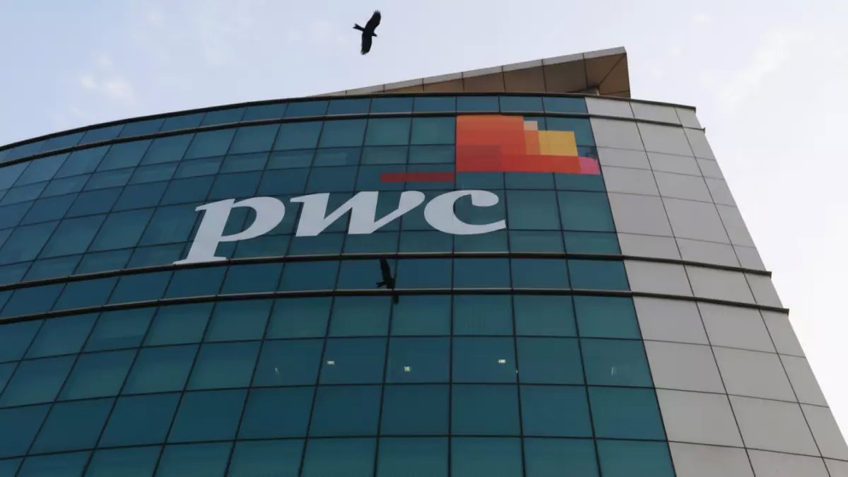 عاجل: PwC تعلن عن وظيفة براتب خيالي في سلطنة عمان - شروط التقديم تنتهي قريباً!