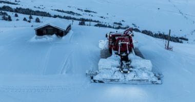 ثلوج قياسية تهدد استعدادات كأس أوروبا فى ملعب بيريه.. ما القصة؟