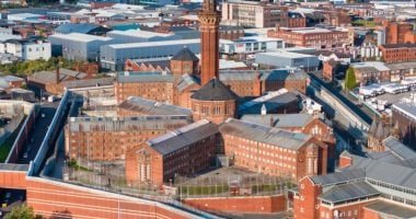 «نوافذ فيكتورية» تهدد معركة سجن بريطاني ضد درونز تهريب المخدرات.. تفاصيل