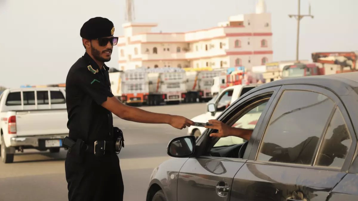 عاجل | بقرار مفاجئ: نصف مليون أسرة مقيمة أمام أزمة تنقل! منع "7 مركبات كبيرة" يدخل حيز التنفيذ 2026 لصالح المواطنين حصرياً