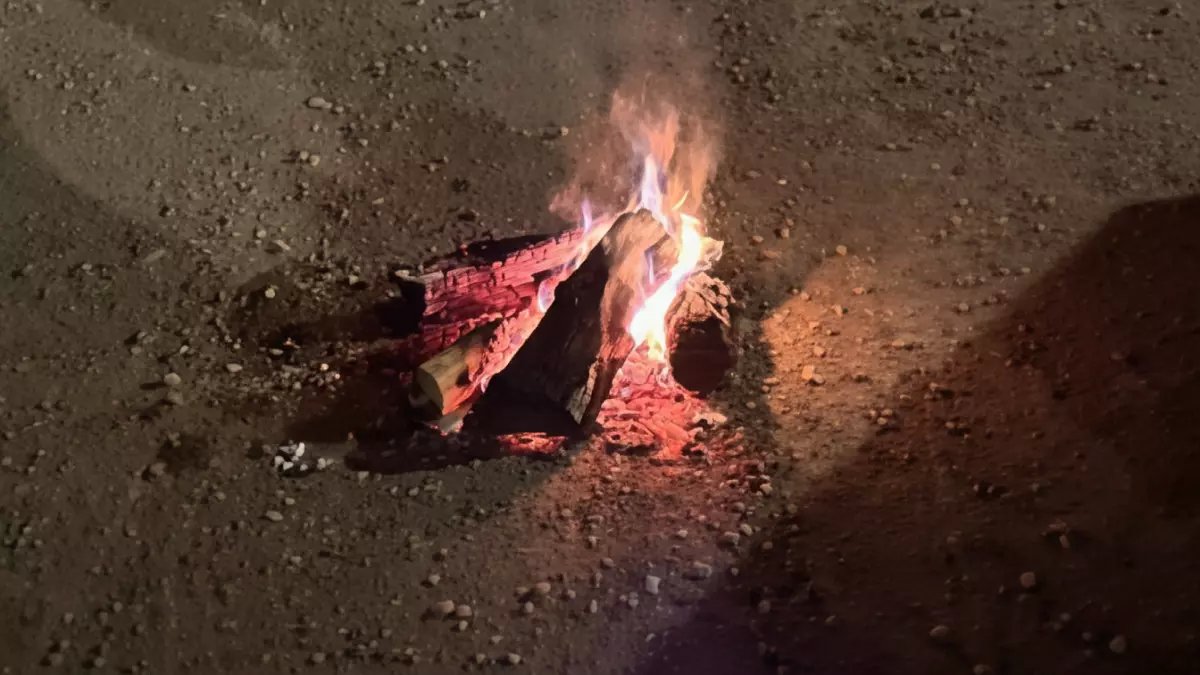 عاجل: الأمن البيئي يضبط مواطناً أشعل النار في محمية طويق… غرامة 3000 ريال والإجراءات النظامية!