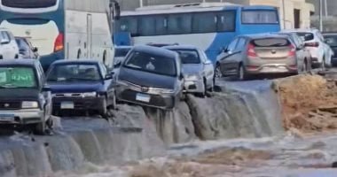 كسر ماسورة مياه قبل مسجد المشير بالتجمع.. ومجاهد: معرض الكتاب بعيد عن الواقعة