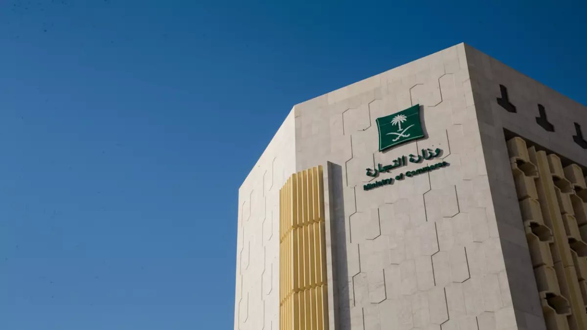 عاجل: محكمة أبها تفضح تاجر النظارات المقلدة… غرامة 5 آلاف ريال والتشهير الإجباري!