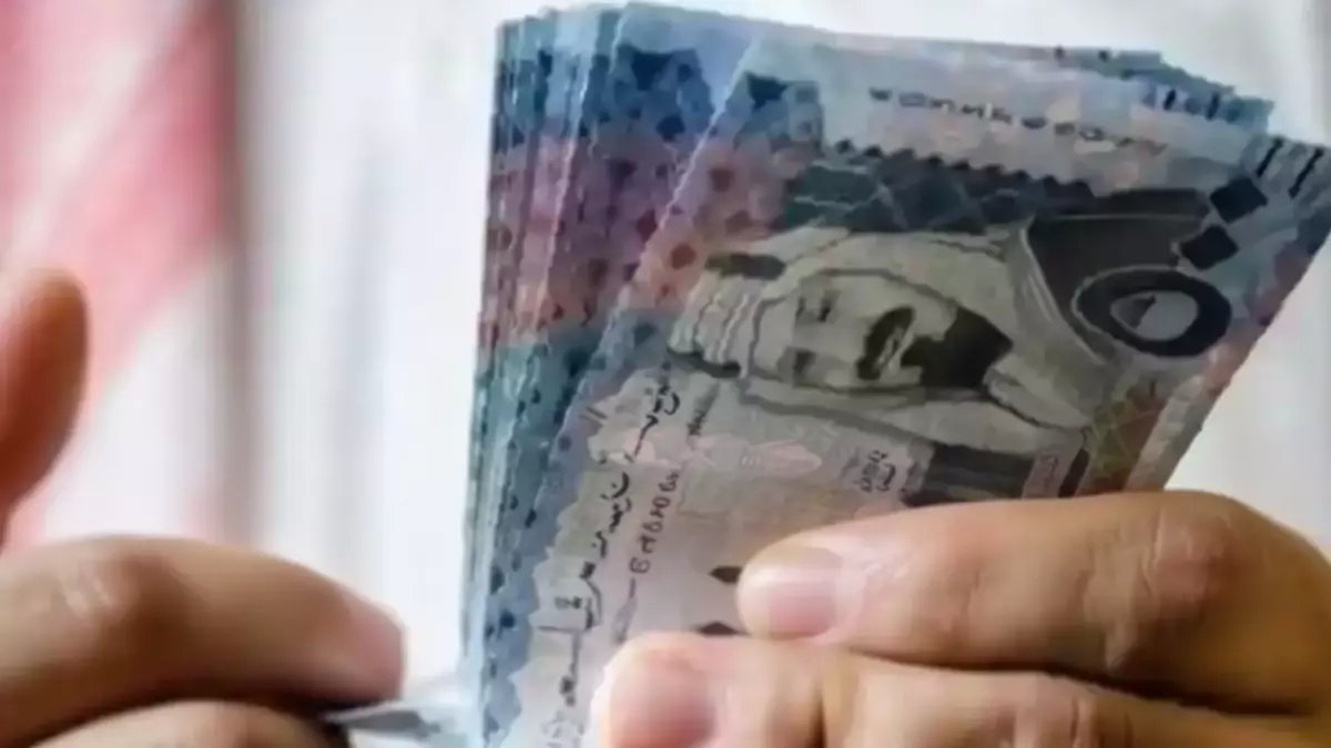 قرار تاريخي من وزارة المالية يمس 3 ملايين موظف.. والسر في 'ألف ريال ثابت للجميع'