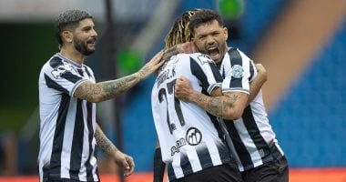 الحزم ضد الشباب.. كارلوس جونيور يسجل أول هاتريك فى مسيرته بالدوري السعودي