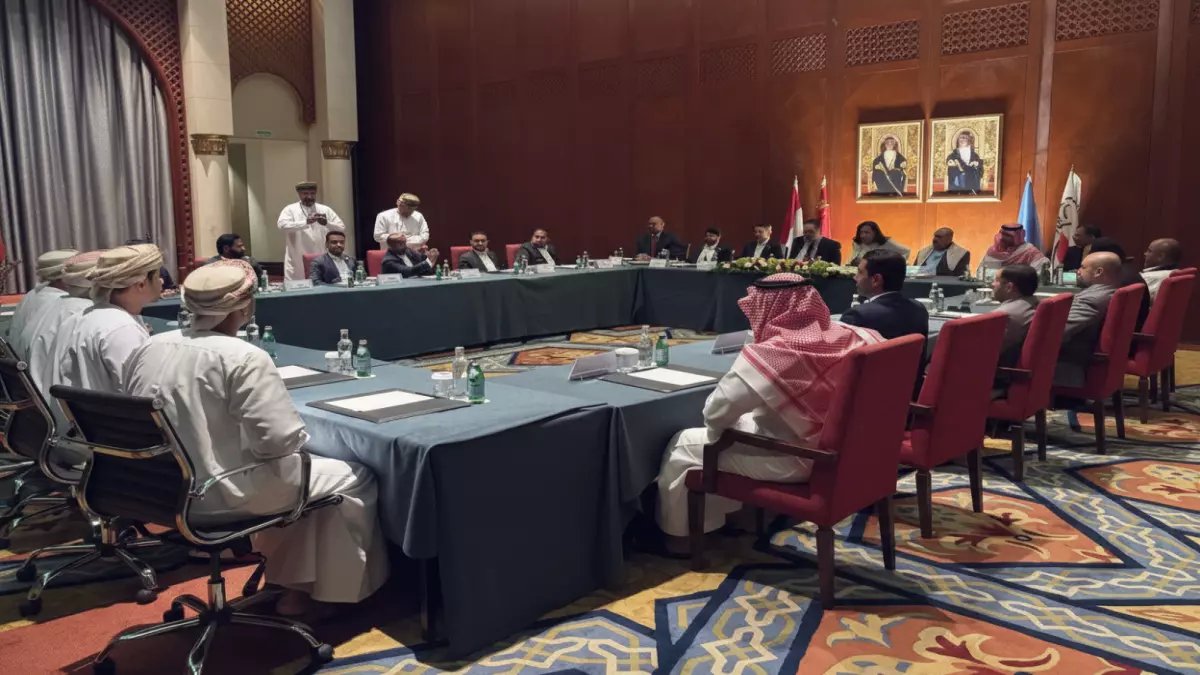 عاجل: فضيحة إنسانية... 2900 أسير يمني "محاصرون" لشهر كامل رغم اتفاق مسقط - أين الكرامة؟