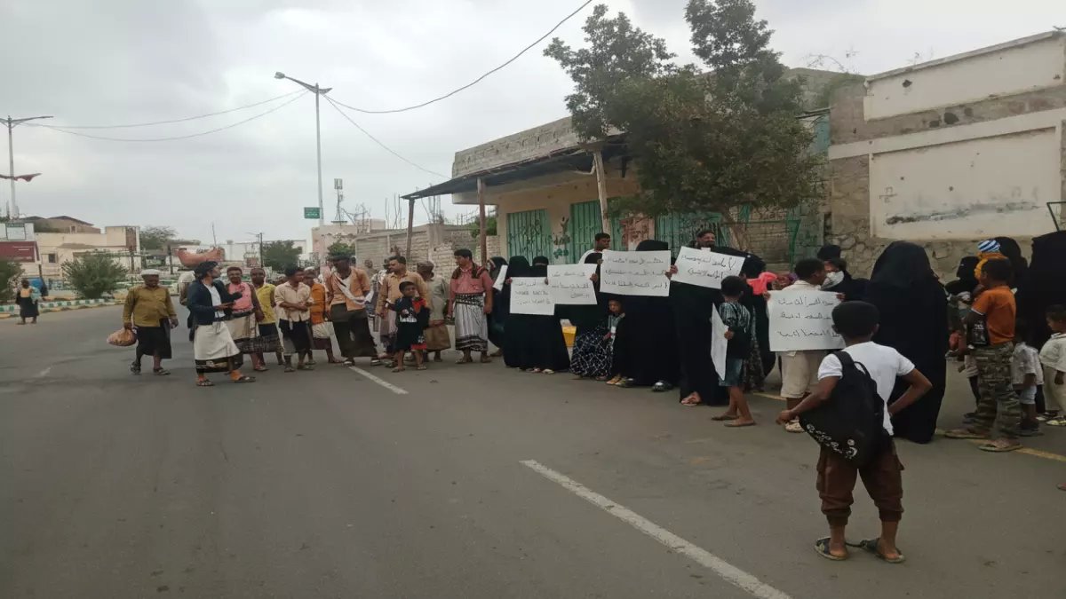 عاجل: أهالي حارة النصر يعتصمون أمام المحافظة... السلطات تتجاهل إرادة الشعب لأشهر!