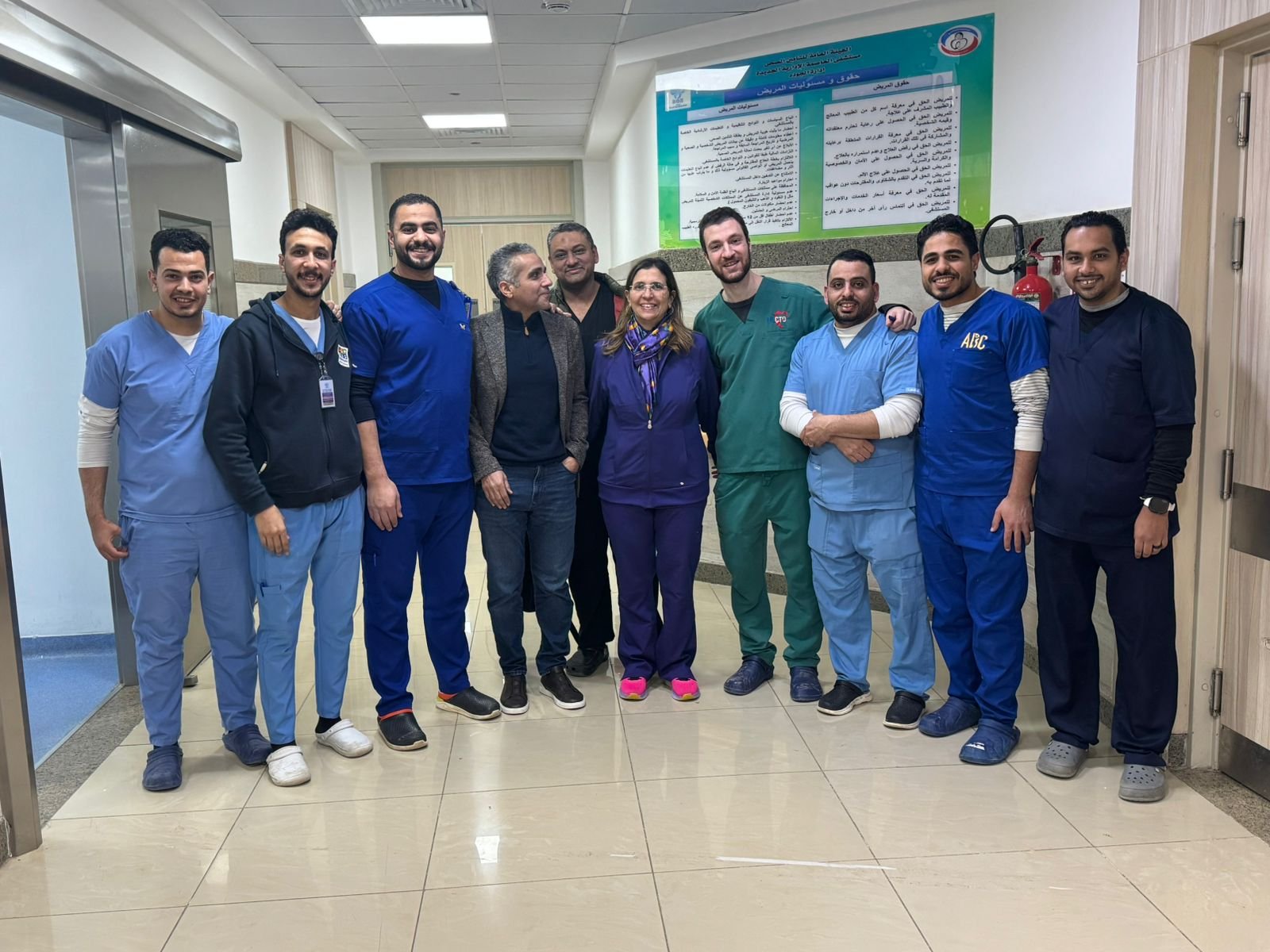 فريق طبي بمستشفى العاصمة الجديدة يشارك ببث حي لقسطرة قلبية عالية التعقيد (5) فريق طبي بمستشفى العاصمة الجديدة يشارك ببث حي لقسطرة قلبية عالية التعقيد (5)