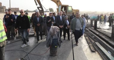 محافظ القاهرة يتفقد أعمال إزالة كوبرى السيدة عائشة ويستعرض خريطة «المحور البديل»