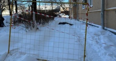 مصرع امرأة جراء سقوط كتلة جليدية من سطح مبنى سكنى فى موسكو