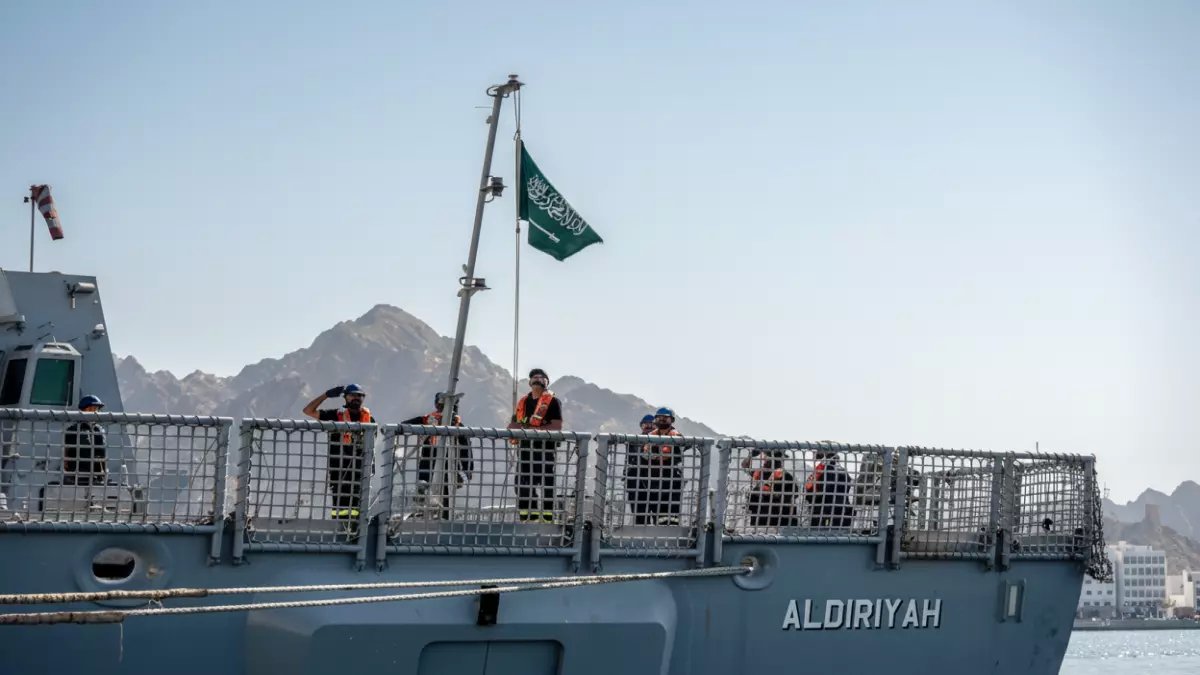 عاجل: السعودية وعُمان تكشفان عن تمرين "رياح السلام 2026" - 10 سفن قتالية ومناورات صاروخية حية!