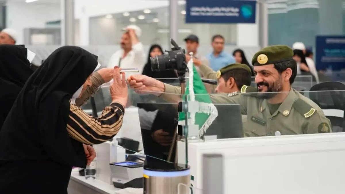 عاجل : قرارات رسمية صدرت اليوم بإعفاء فئات جديدة من رسوم الاقامة والمرافقين في السعودية بشكل نهائي!