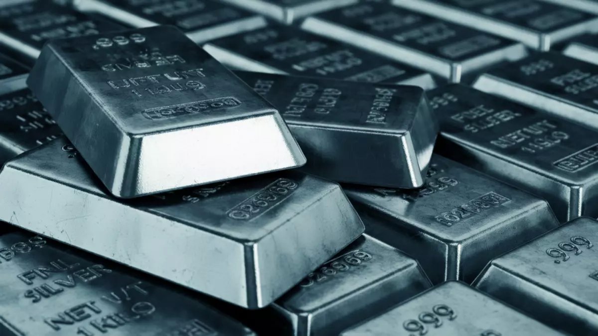 عاجل: انهيار تاريخي للفضة! خسائر مدمرة بـ 22% خلال 24 ساعة فقط... هل تنهار استثماراتك؟