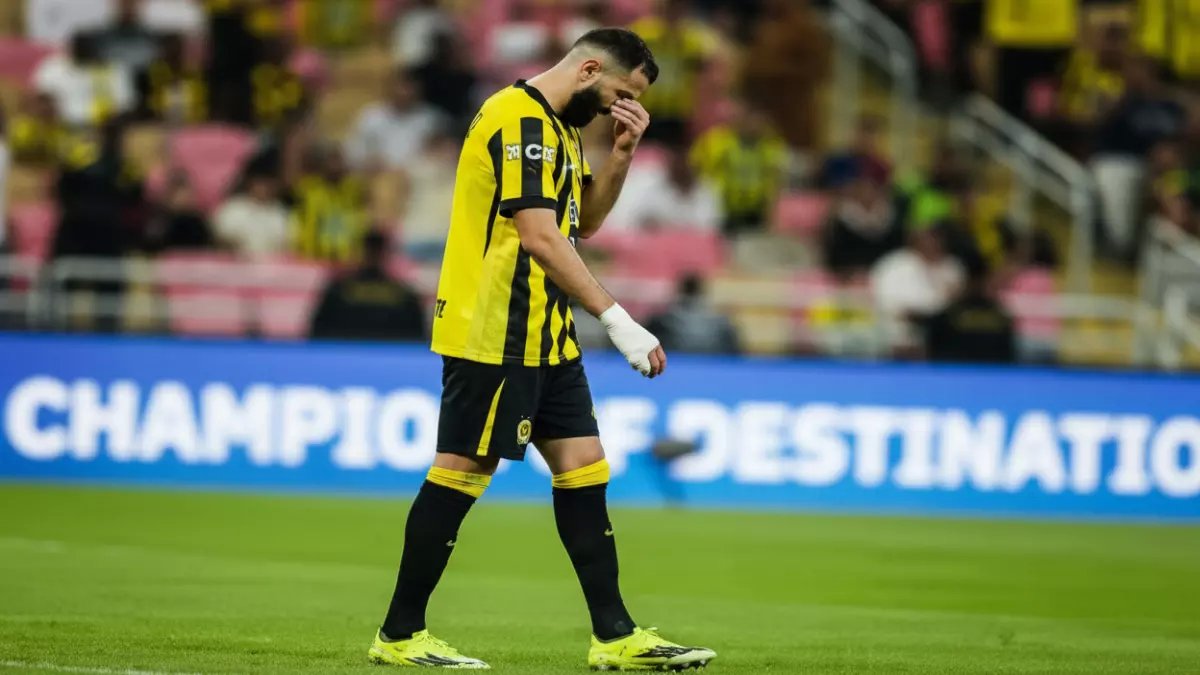 فضيحة: بنزيمة يتمرد على الاتحاد بعد "العرض المهين"... هل ينهي أسطورة الكرة الذهبية مشواره السعودي؟