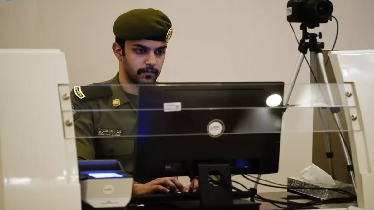 رسمي: السعودية تُلغي هوية الزائر نهائياً… "هوية مقيم" الثورية تنطلق بمزايا خيالية لـ 5 سنوات!