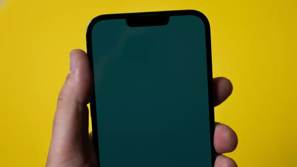 عاجل: واتساب يوقف دعمه نهائياً لهواتف آيفون وأندرويد القديمة خلال ساعات.. هل جهازك في القائمة الخطيرة؟