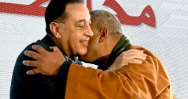 رئيس الوزراء يسلم عددا من عقود وحدات العمارات السكنية بديل الإيواء بمحافظة المنيا