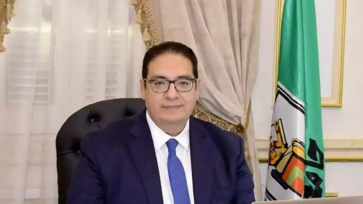 عاجل: رئيس جامعة القاهرة يقرر صرف مكافأة 2000 جنيه لهذه الفئات… هل أنت منهم؟