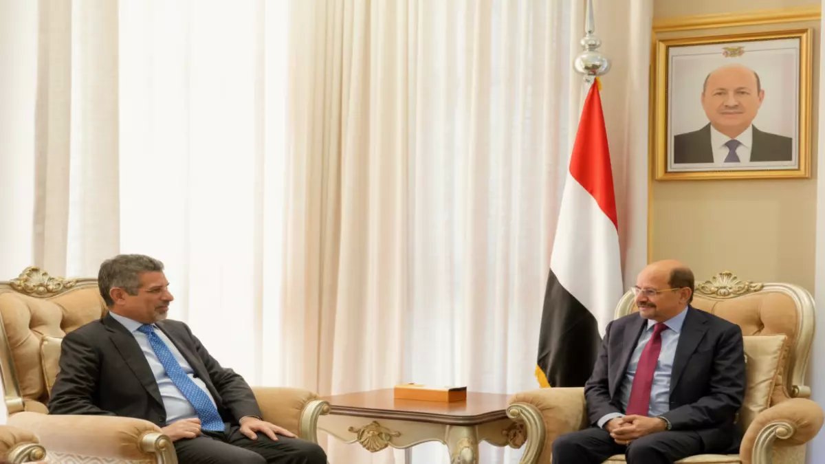 عاجل: رئيس الوزراء اليمني يكشف تفاصيل اتفاق سري مع أمريكا لمواجهة الحوثيين... خطة جديدة للاستقرار!