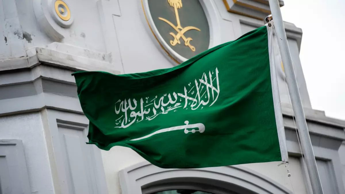 عاجل: قرار قضائي جديد يدمر أصحاب العمل المتهربين... العامل الآن يهرب بكامل حقوقه دون إنذار!