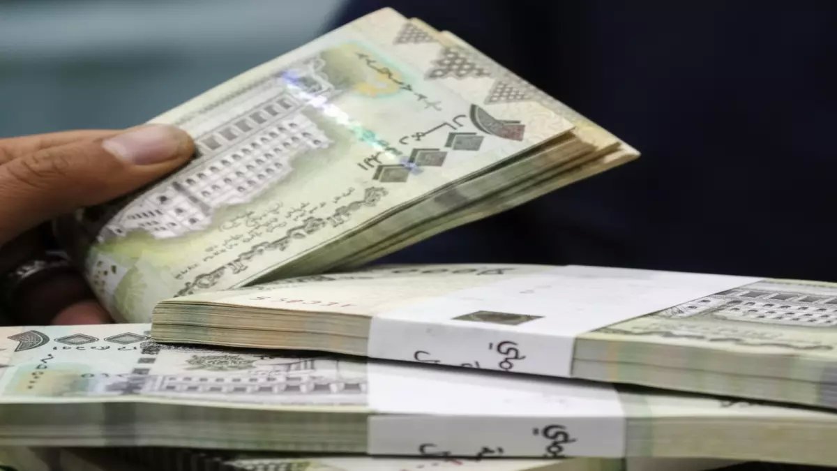 عاجل: أمريكا تكشف فضيحة اختلاس مليارات الرواتب اليمنية... آلاف الأسر تُجوّع منذ يوليو!