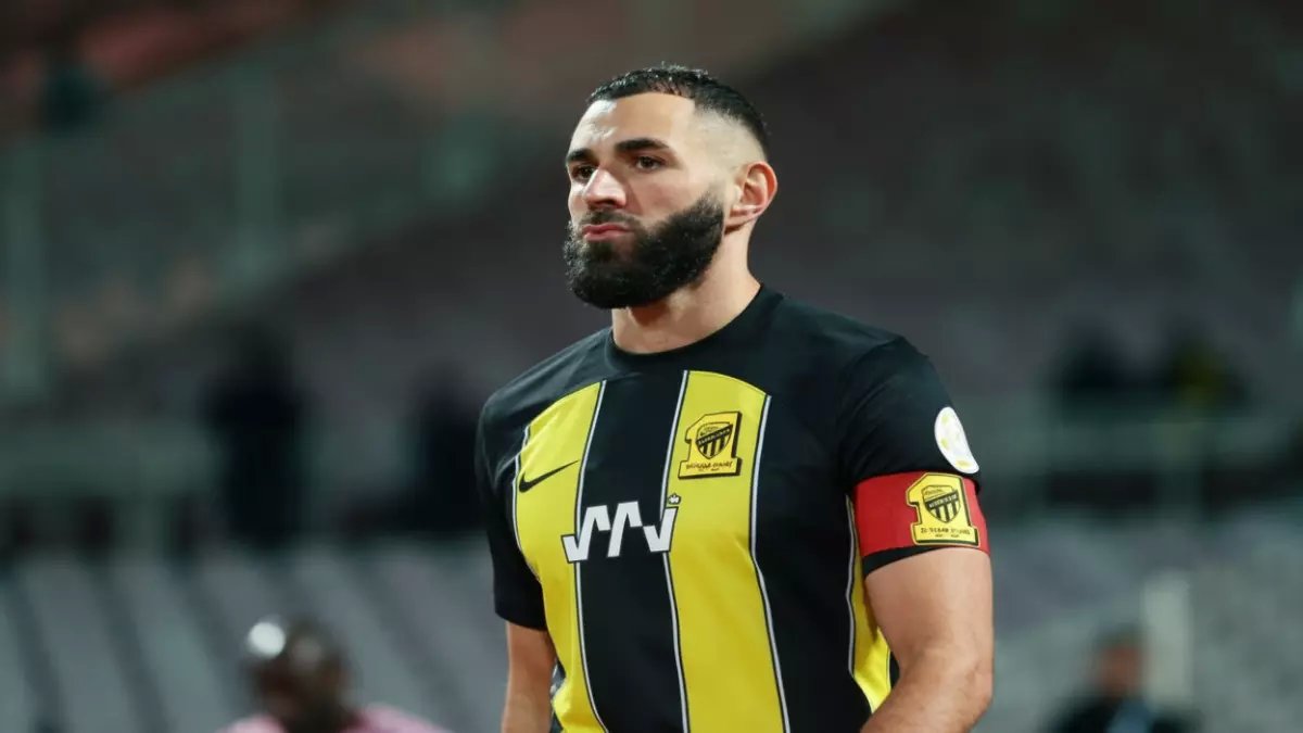 عاجل: بنزيما يقرر الهروب من الاتحاد في يناير... والمدرب يفجر مفاجأة صادمة!