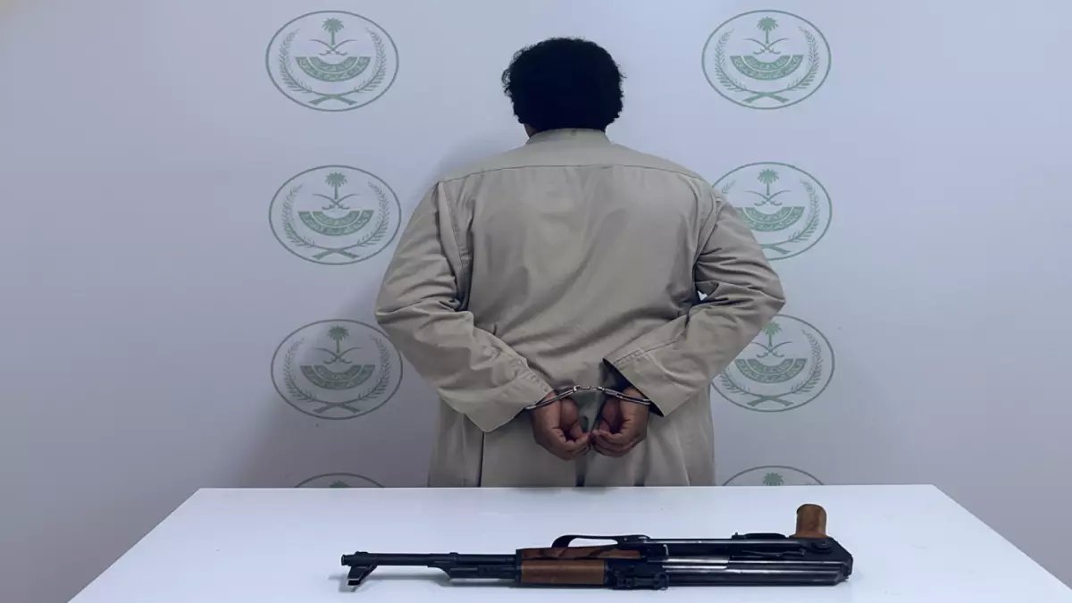 عاجل: القبض على مجرم أطلق النار وسط الناس في وادي الدواسر... شاهد كيف كشفوه!