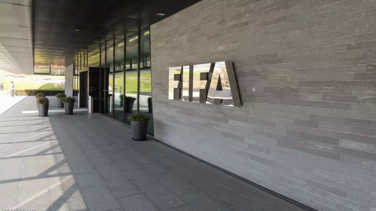 عاجل: كارثة تاريخية تدمر الكرة السعودية... فيفا يطيح بـ15 نادياً من بينها الشباب وضمك!