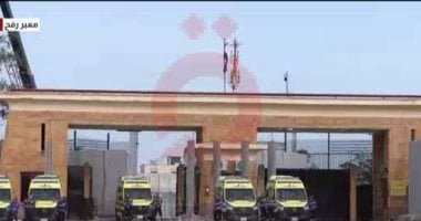 انتشار مكثف لسيارات الإسعاف أمام الجانب المصرى من معبر رفح لاستقبال مرضى غزة