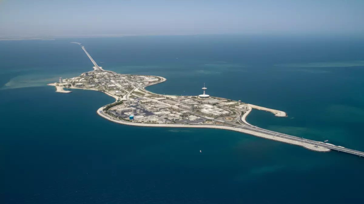 عاجل: جسر الملك فهد يرفع الرسوم 40%... هل ستدفع 35 ريالاً بدلاً من 25؟