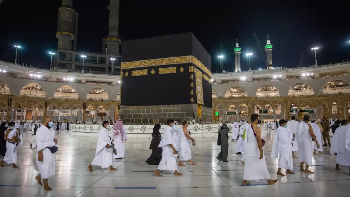 رسمياً: 230 ألف مصري يسافرون لعمرة رمضان.. و95% من الرحلات نفدت بالكامل!