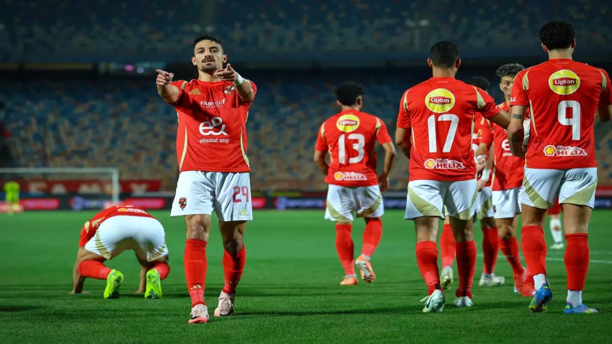 قرارات جنونية في الأهلي.. الإدارة تتخذ قراراً "قاسياً" وتطرد هذا اللاعب نهائياً! من يكون؟ (صورة)