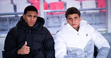 حمزة عبد الكريم يتابع برشلونة لأول مرة من الملعب قبل الظهور الرسمى