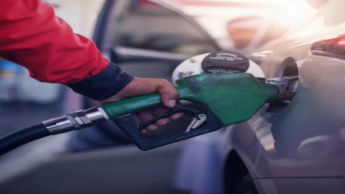 عاجل: أسعار البنزين والسولار تستقر في مصر رسمياً... تعرف على سعر لتر 92 الجديد!