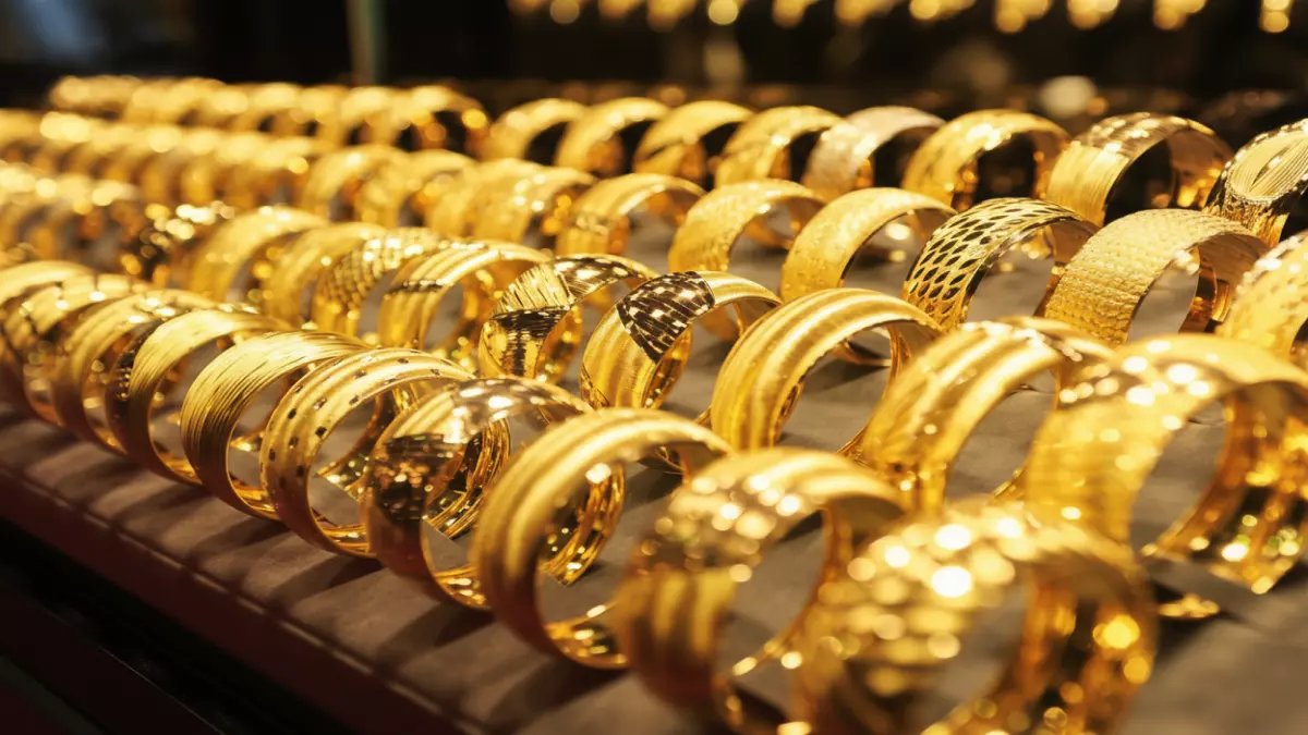 عاجل: انهيار الذهب يُفقد العالم 7.4 تريليون دولار في دقائق.. وسعر عيار 21 بـ6820 جنيه مفاجأة سعيدة للعرسان